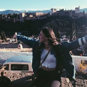 Meet your Posher, Hilary